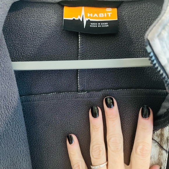 Habit Men's Camouflage and Gray Jacket - Picture 3 of 8